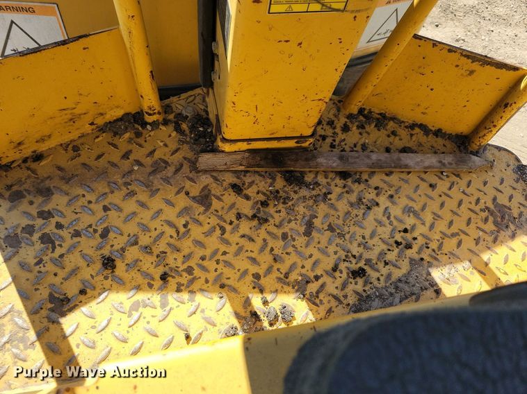 image for item DN4143 2004 Caterpillar CB-334D  double drum vibratory roller