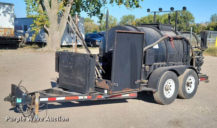 image for item DN4144 2013 Equip Inc Optimax 825  seal coating trailer