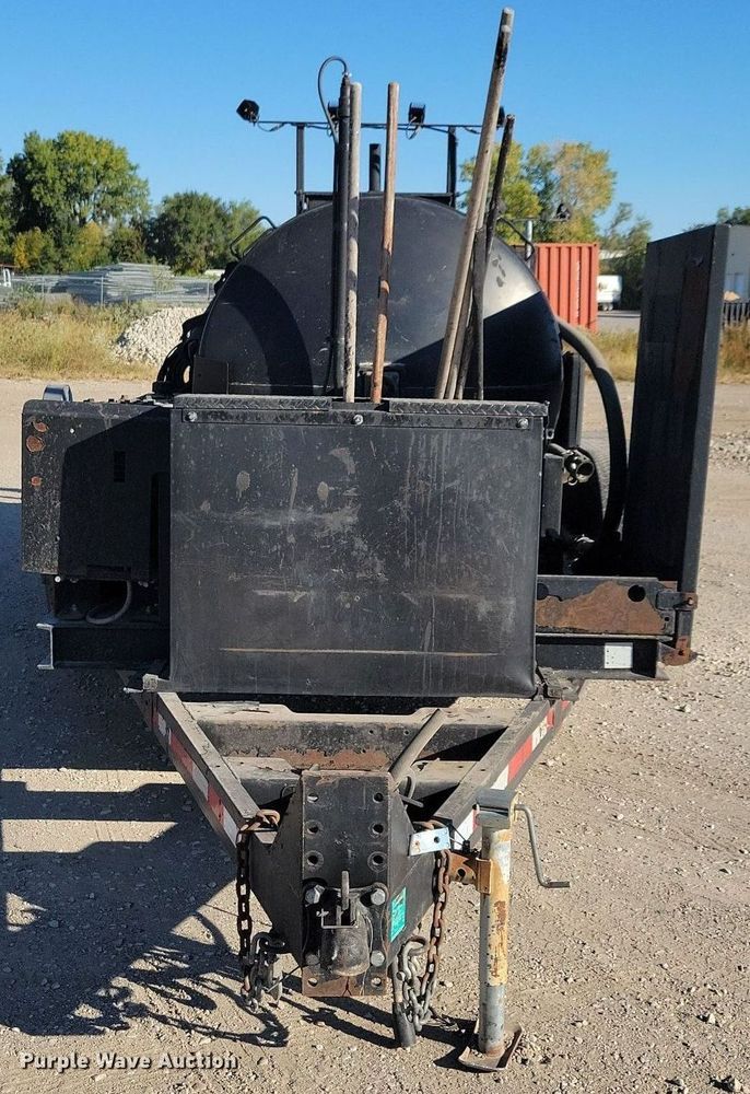 image for item DN4144 2013 Equip Inc Optimax 825  seal coating trailer