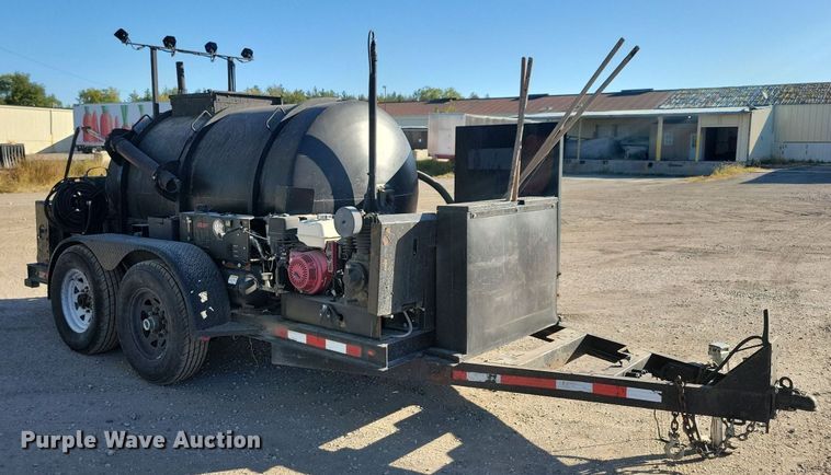 image for item DN4144 2013 Equip Inc Optimax 825  seal coating trailer