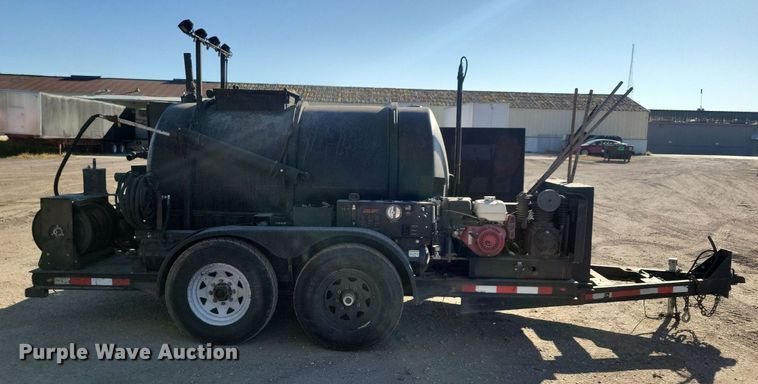 image for item DN4144 2013 Equip Inc Optimax 825  seal coating trailer