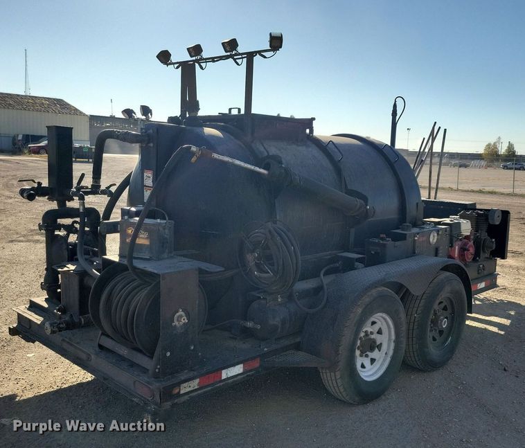 image for item DN4144 2013 Equip Inc Optimax 825  seal coating trailer