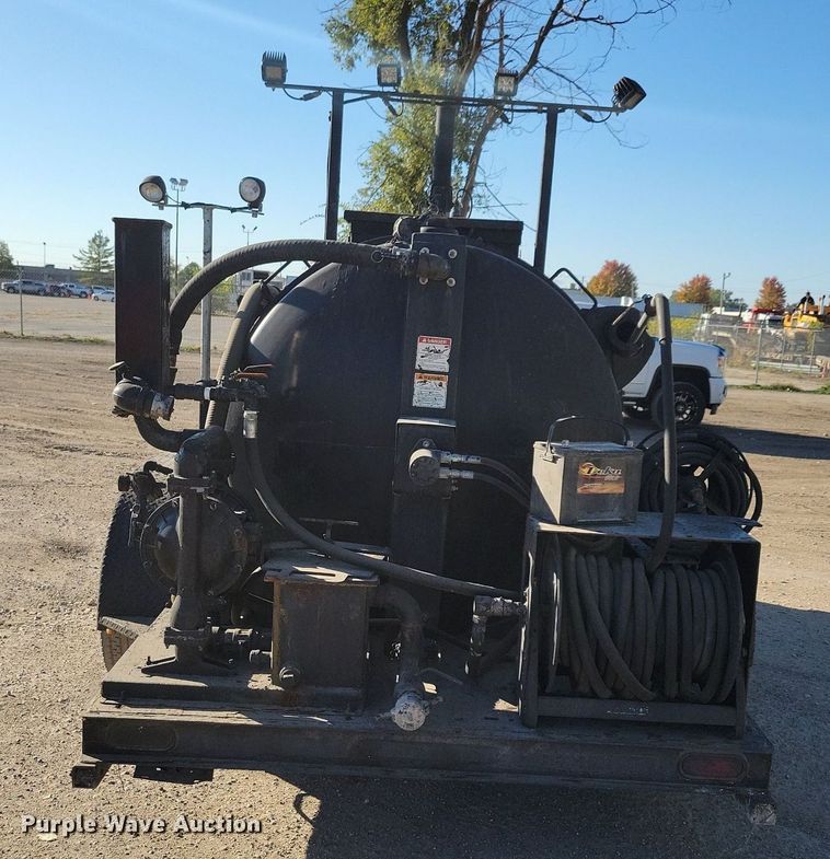 image for item DN4144 2013 Equip Inc Optimax 825  seal coating trailer