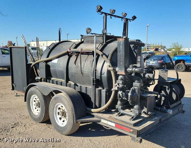 image for item DN4144 2013 Equip Inc Optimax 825  seal coating trailer