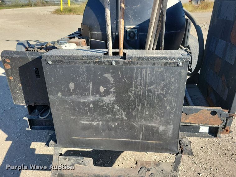 image for item DN4144 2013 Equip Inc Optimax 825  seal coating trailer