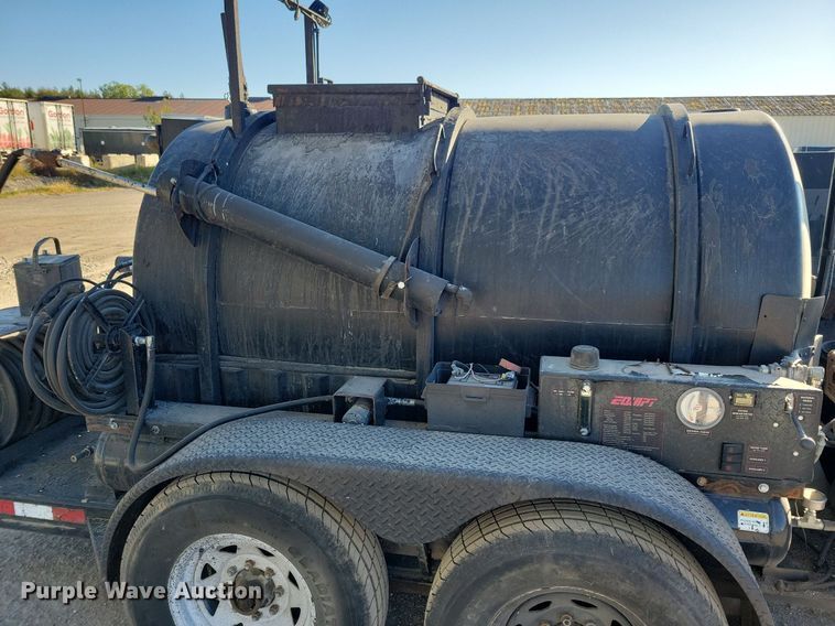 image for item DN4144 2013 Equip Inc Optimax 825  seal coating trailer