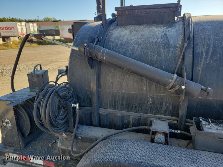 image for item DN4144 2013 Equip Inc Optimax 825  seal coating trailer