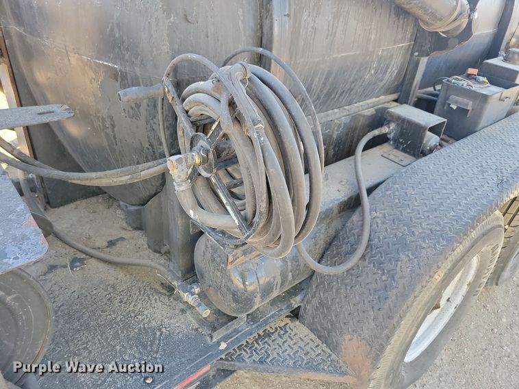 image for item DN4144 2013 Equip Inc Optimax 825  seal coating trailer