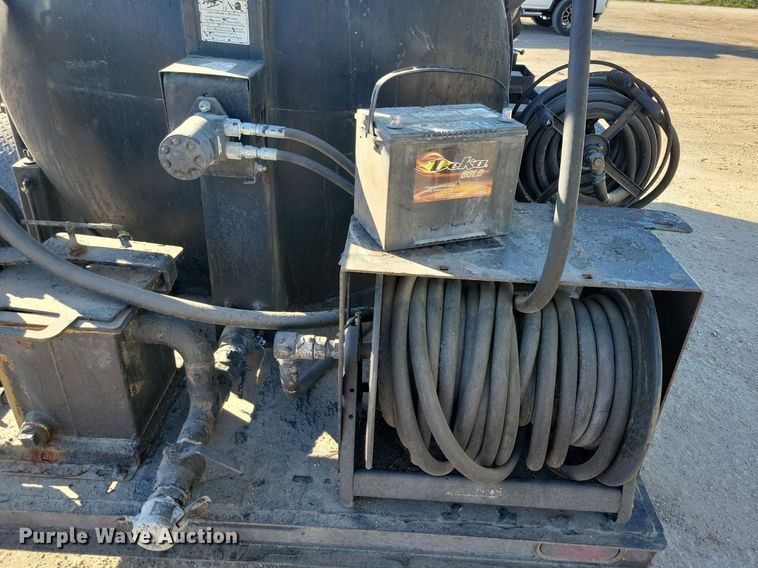 image for item DN4144 2013 Equip Inc Optimax 825  seal coating trailer