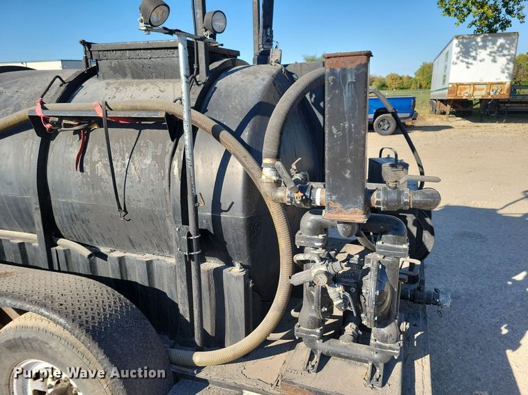 image for item DN4144 2013 Equip Inc Optimax 825  seal coating trailer