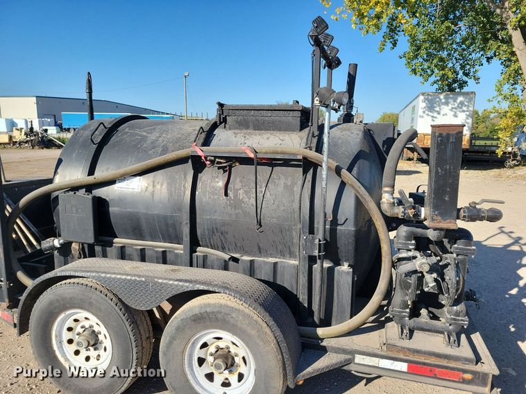 image for item DN4144 2013 Equip Inc Optimax 825  seal coating trailer