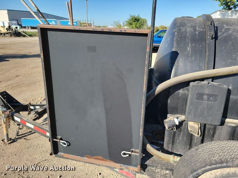 image for item DN4144 2013 Equip Inc Optimax 825  seal coating trailer