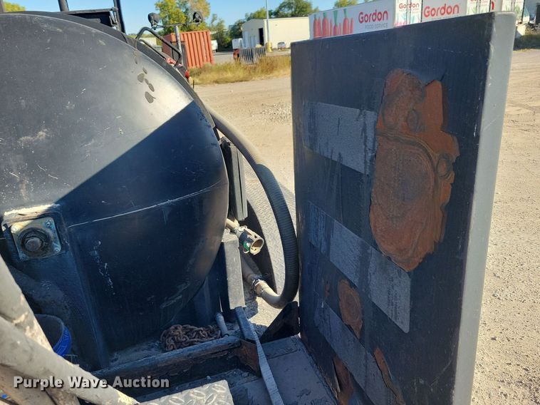 image for item DN4144 2013 Equip Inc Optimax 825  seal coating trailer