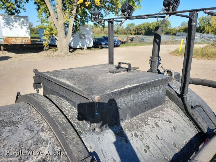 image for item DN4144 2013 Equip Inc Optimax 825  seal coating trailer