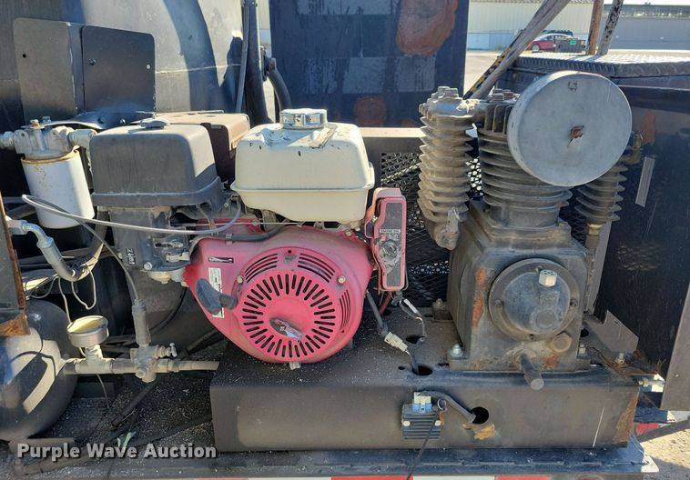 image for item DN4144 2013 Equip Inc Optimax 825  seal coating trailer