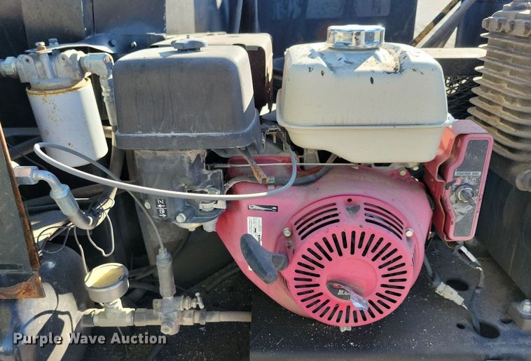 image for item DN4144 2013 Equip Inc Optimax 825  seal coating trailer