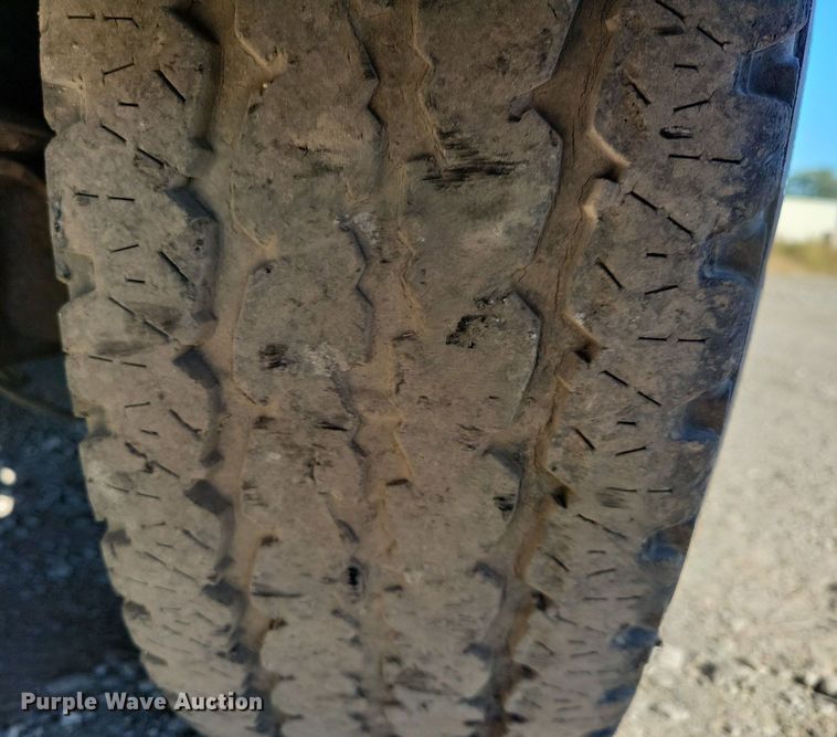 image for item DN4144 2013 Equip Inc Optimax 825  seal coating trailer