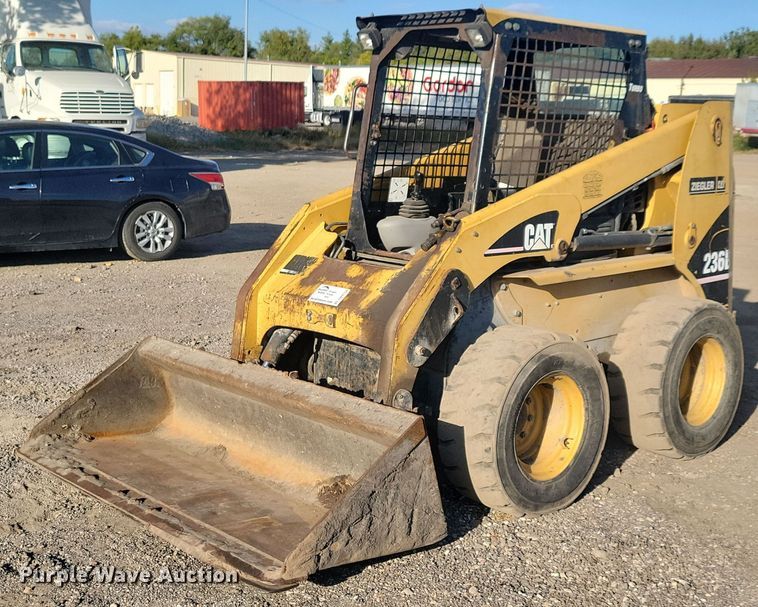 image for item DN4150 2004 Caterpillar 236B  skid steer loader