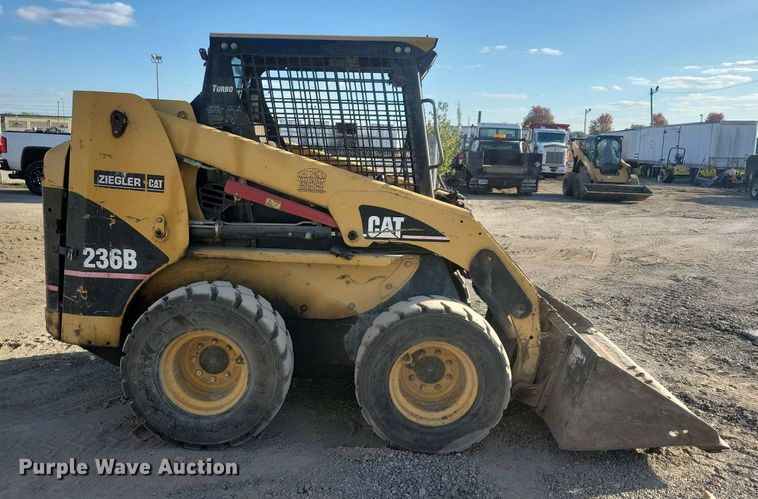 image for item DN4150 2004 Caterpillar 236B  skid steer loader