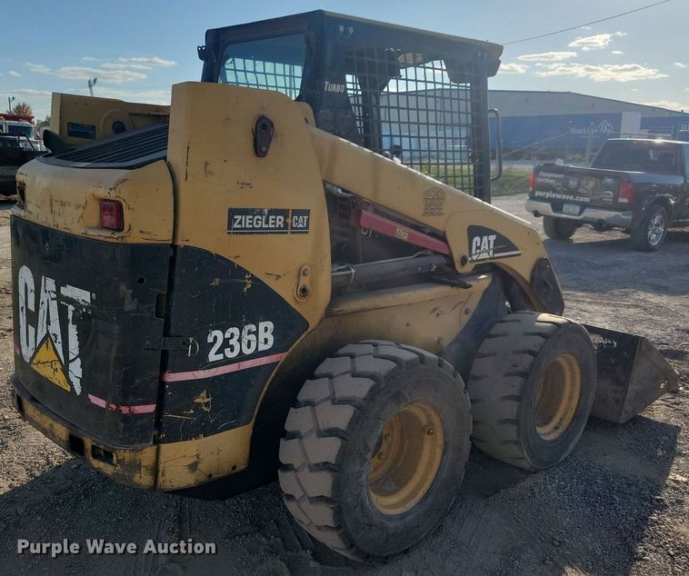 image for item DN4150 2004 Caterpillar 236B  skid steer loader