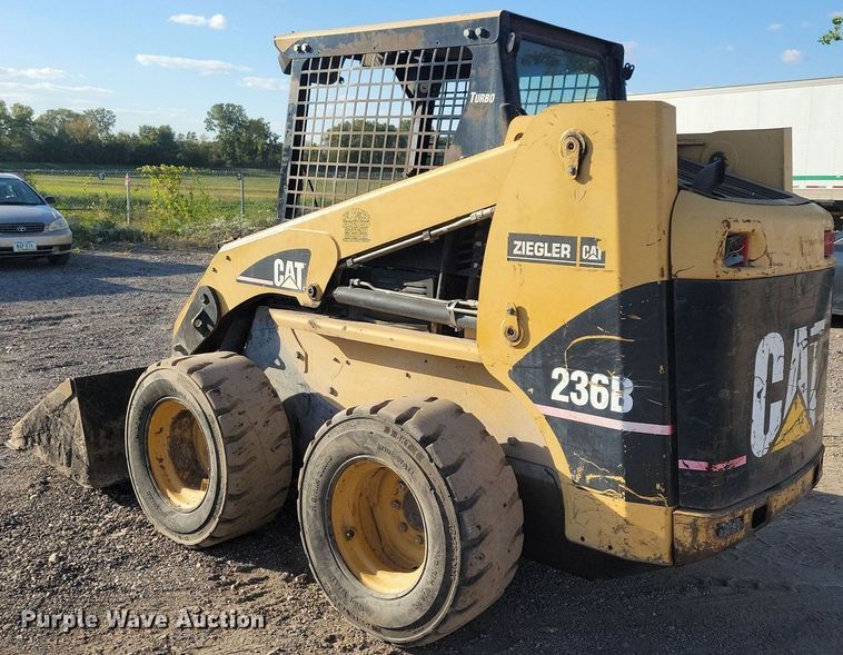 image for item DN4150 2004 Caterpillar 236B  skid steer loader