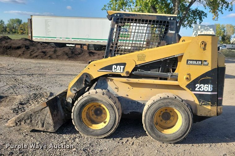 image for item DN4150 2004 Caterpillar 236B  skid steer loader
