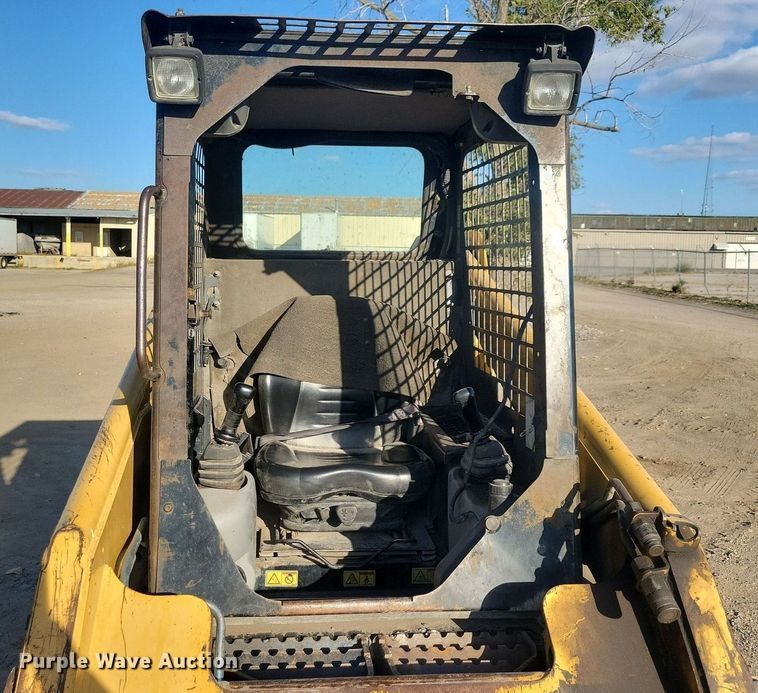image for item DN4150 2004 Caterpillar 236B  skid steer loader