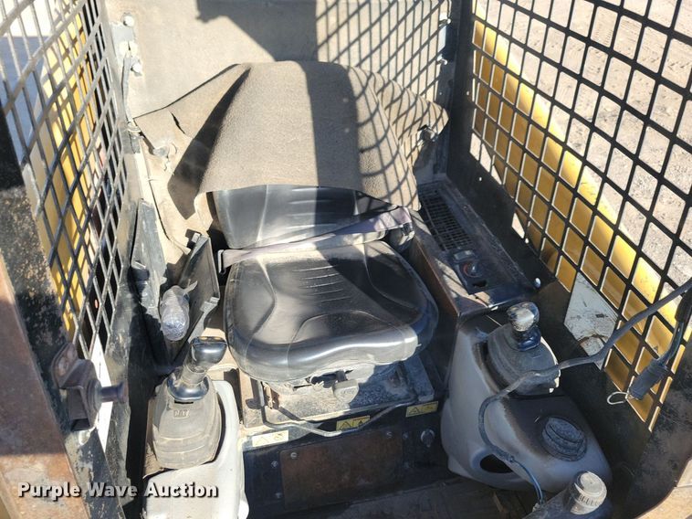 image for item DN4150 2004 Caterpillar 236B  skid steer loader