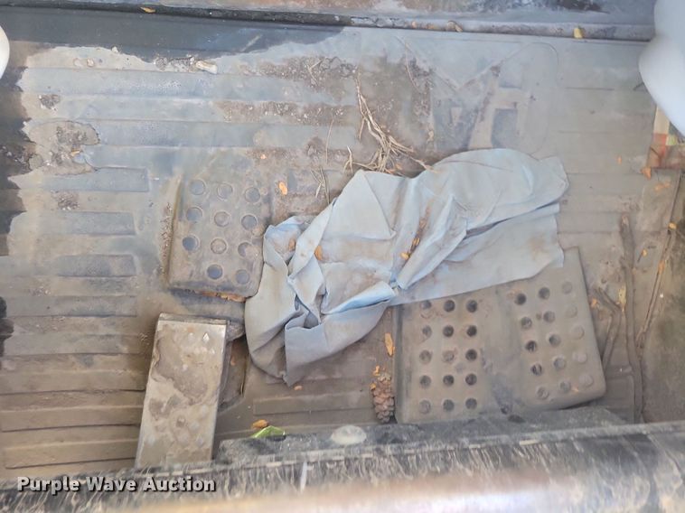 image for item DN4150 2004 Caterpillar 236B  skid steer loader