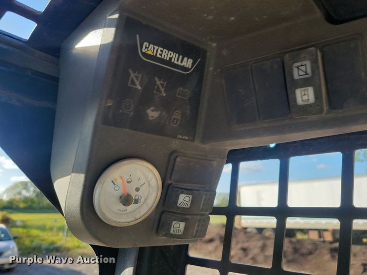 image for item DN4150 2004 Caterpillar 236B  skid steer loader