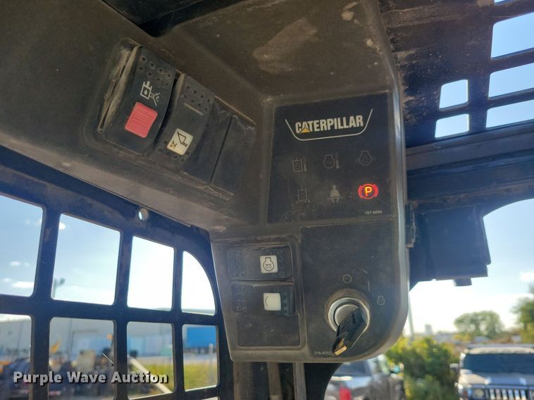 image for item DN4150 2004 Caterpillar 236B  skid steer loader