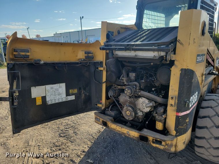 image for item DN4150 2004 Caterpillar 236B  skid steer loader