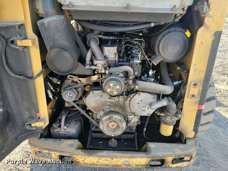 image for item DN4150 2004 Caterpillar 236B  skid steer loader