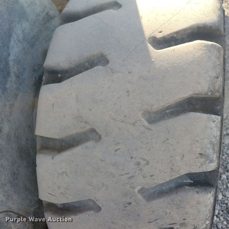 image for item DN4150 2004 Caterpillar 236B  skid steer loader