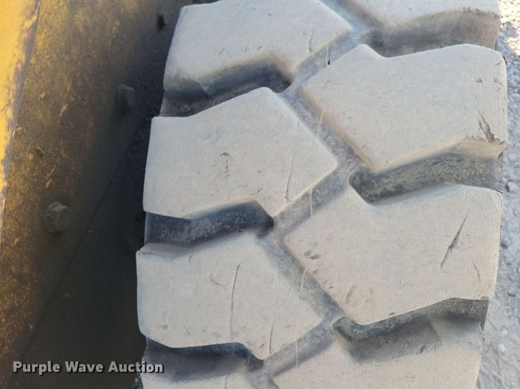 image for item DN4150 2004 Caterpillar 236B  skid steer loader