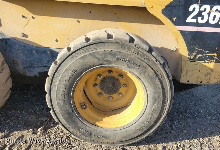 image for item DN4150 2004 Caterpillar 236B  skid steer loader