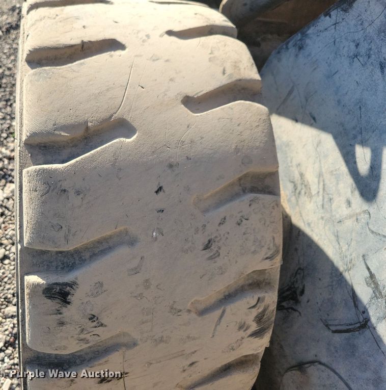 image for item DN4150 2004 Caterpillar 236B  skid steer loader