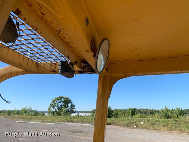 image for item DP8680 1995 John Deere 550G LGP Series IV  dozer