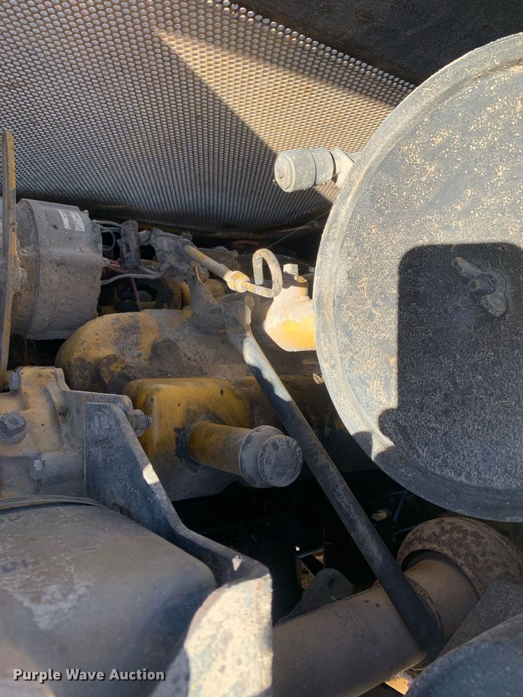 image for item DP8680 1995 John Deere 550G LGP Series IV  dozer