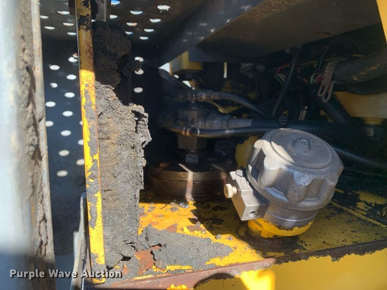 image for item DP8681 2002 Komatsu WA250-3MC  wheel loader