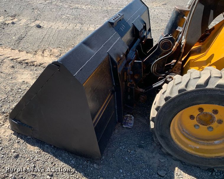 image for item DP8682 1999 JCB 165  skid steer loader