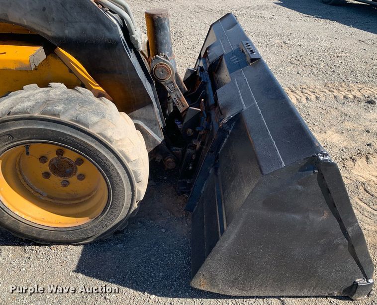 image for item DP8682 1999 JCB 165  skid steer loader