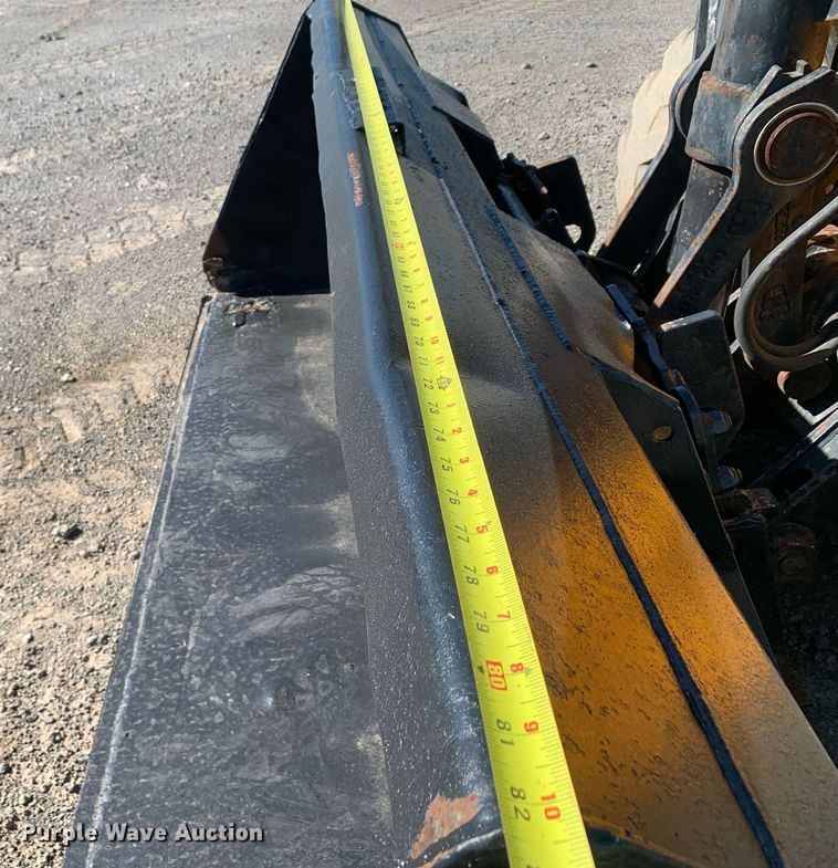 image for item DP8682 1999 JCB 165  skid steer loader