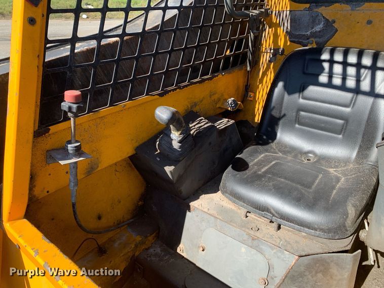 image for item DP8682 1999 JCB 165  skid steer loader