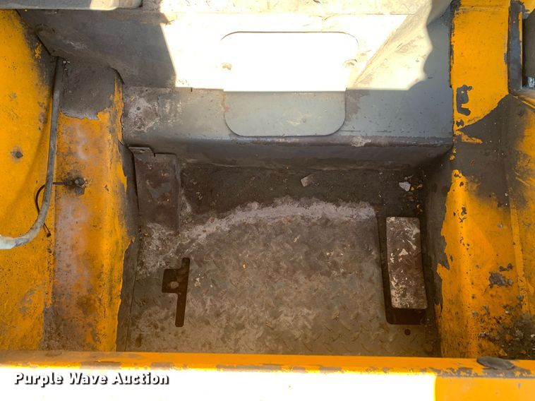 image for item DP8682 1999 JCB 165  skid steer loader