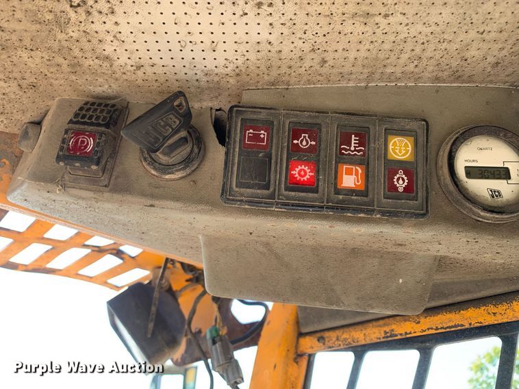 image for item DP8682 1999 JCB 165  skid steer loader