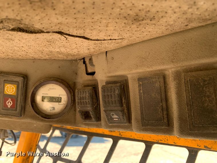 image for item DP8682 1999 JCB 165  skid steer loader