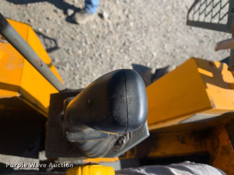 image for item DP8682 1999 JCB 165  skid steer loader