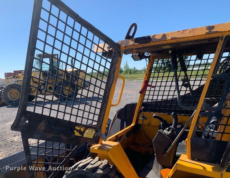 image for item DP8682 1999 JCB 165  skid steer loader