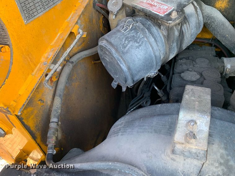 image for item DP8682 1999 JCB 165  skid steer loader